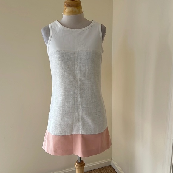 Banana Republic Dresses & Skirts - New! Banana Republic textured chalk/ peach SZ 4P dress.